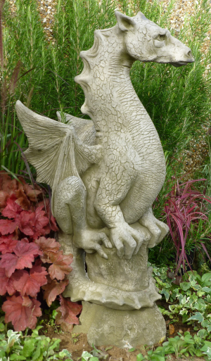 Halvard: magnificent dragon gothic statue for the garden 